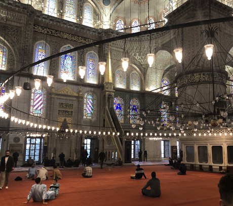 The nave, the red carpet, and the ring of lamps