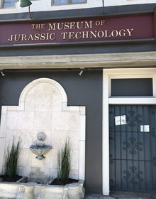 The fountain in its niche beside the entrance