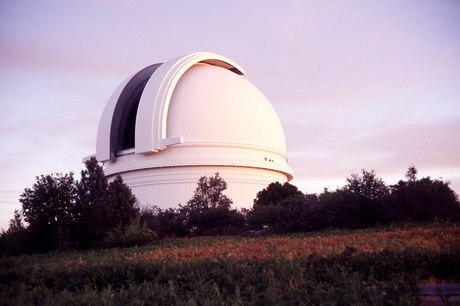 The 200-inch dome open at dusk