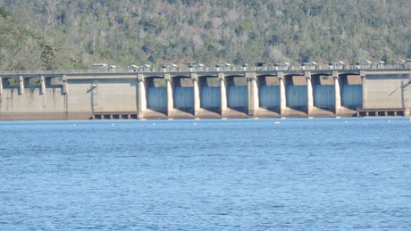 The dam wall across Lake Somerset